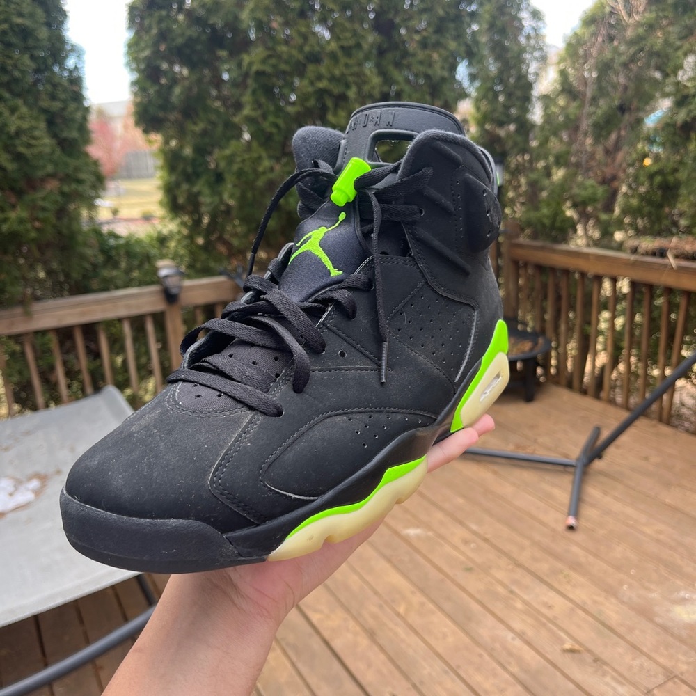 Retro 6 Glows